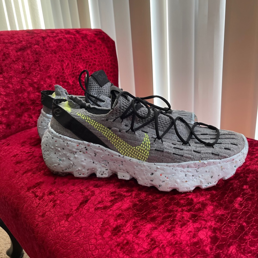 Nike SPACE HIPPIE 04